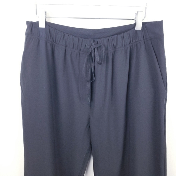 Lululemon Women's Black Jogger Pants - Picture 3 of 7